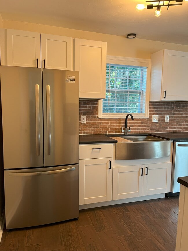 728 Pointe Ct Unidad D