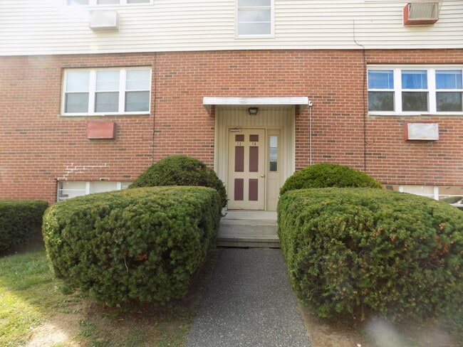 Building Photo - 74 Belair Dr Unit 74 Rental