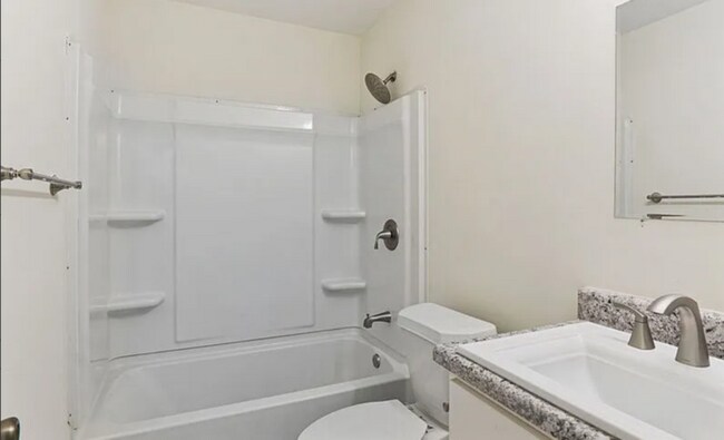 Photo - 217 12th St W