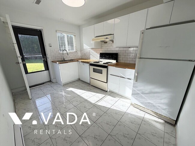 Photo - 10980 Swinton Crescent