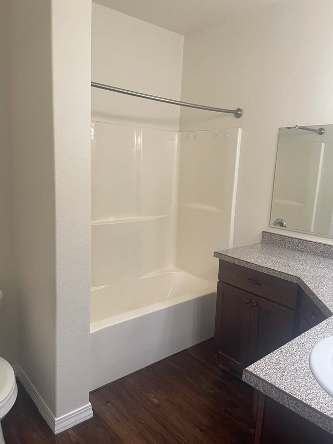 MAIN BATHOROM - 1629 4th Ave W