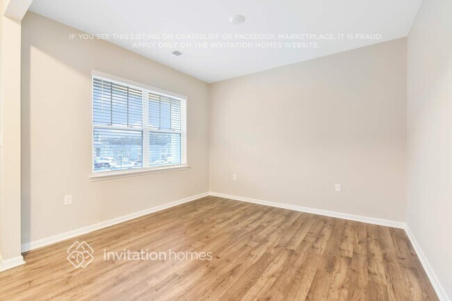 Photo - 118 Calderdale Ln