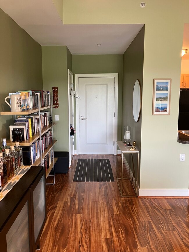 Entry way - 800 4th St SW Unidad N802