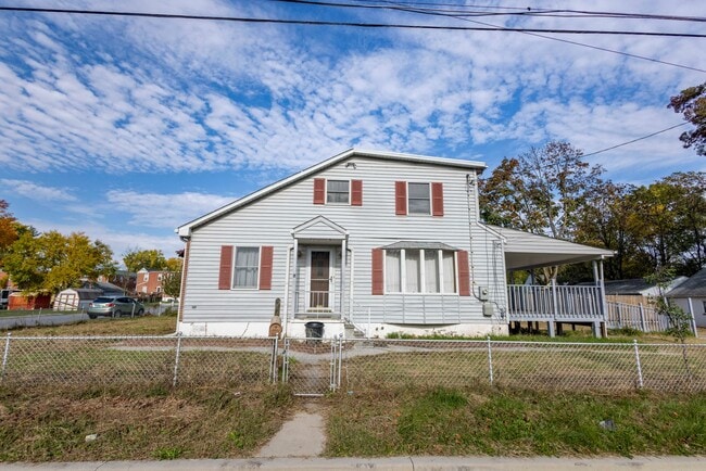 Photo - Cozy 4 Bedroom/2 Bathroom Detached Home in...