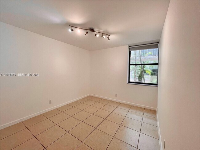 Photo - 20441 NE 30th Ave Unit 122-9