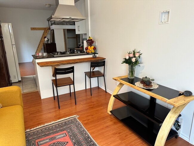 Building Photo - 7633 Plum Av Unit Attached Suite