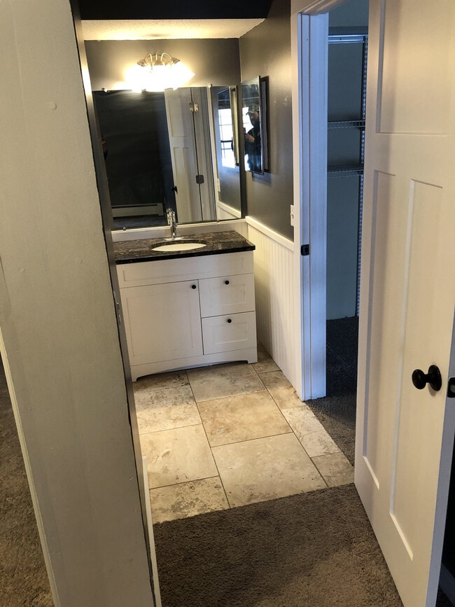 Photo - 815 Smetana Rd