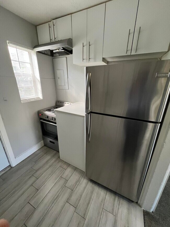 Photo - 2722 Poinsettia Ave