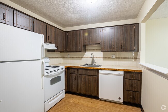 2HAB, 1BA - Essex Apartments