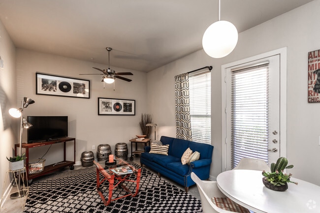 1HAB, 1BA - 703 ft² Sala de estar - The Can Plant Residences at Pearl