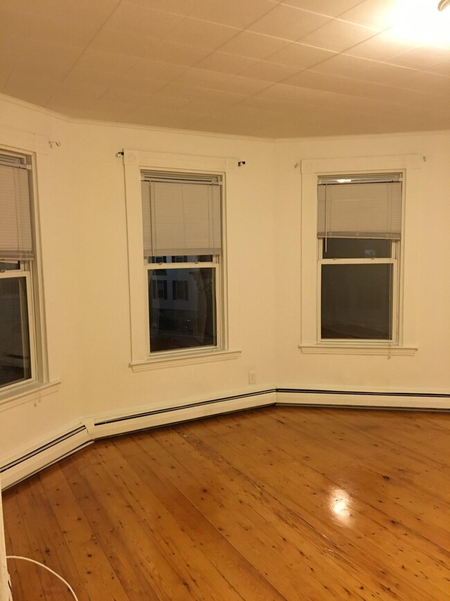 Building Photo - 52 Portsmouth St Rental