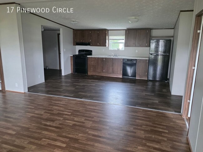 Building Photo - 17 Pinewood Cir