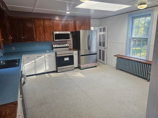 Building Photo - 10 N Lake St Rental