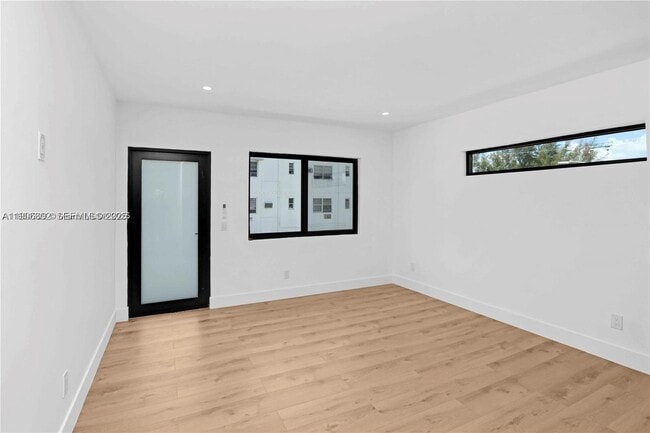 Photo - 419-478 78th St Unit 3