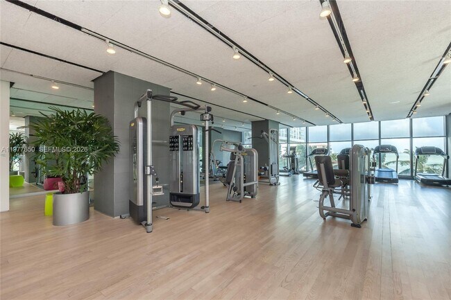 Photo - 460 NE 28th St Unidad 607