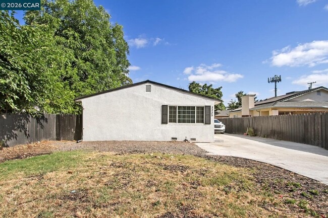 Photo - 2225 E Myrtle St