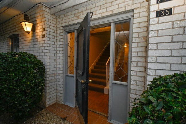 Building 10 Entrance - 3730 Fairfield Ave Unit 234