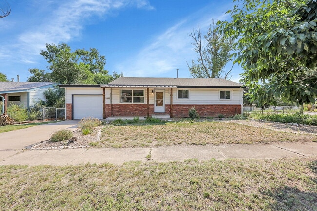 Building Photo - $2,050.00, 3-bed, 2 bath, located in Color... Rental