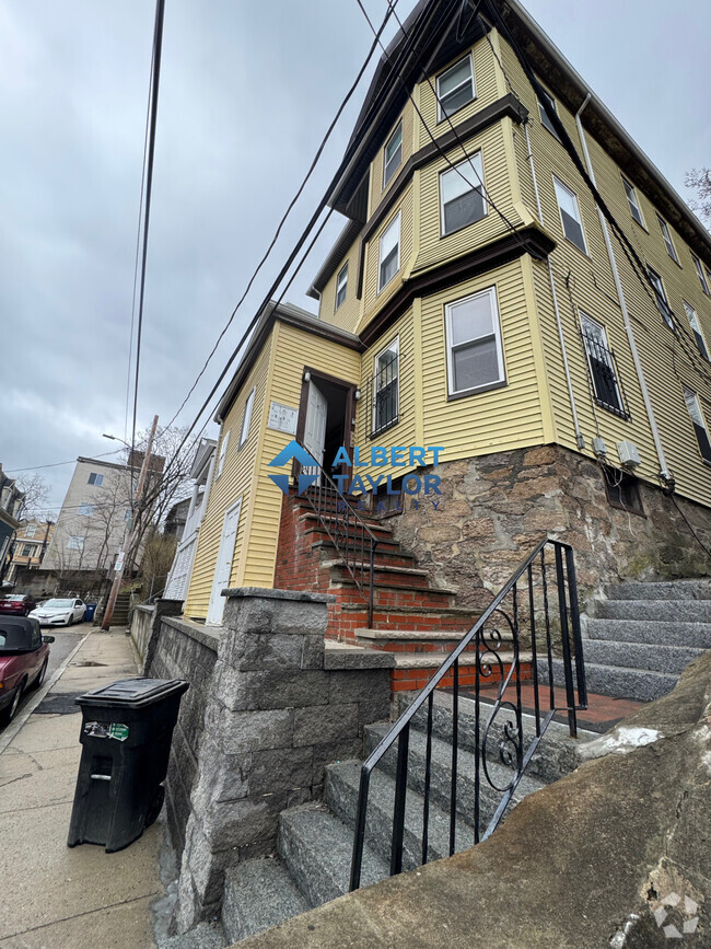 Building Photo - 8 Eldora St Unit 2 Rental