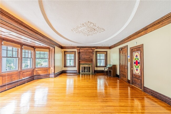 Photo - 1340 East Ave
