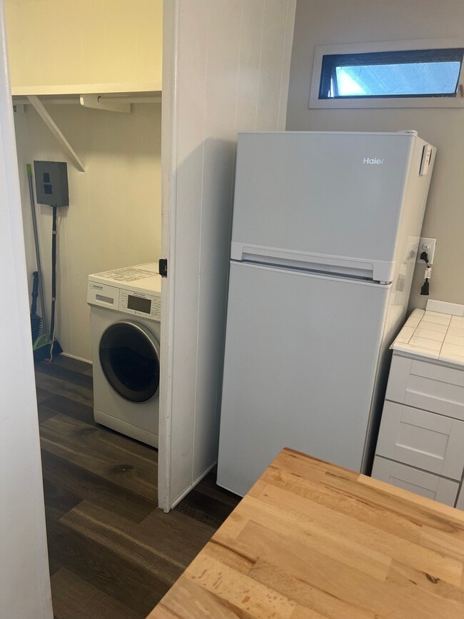 Photo - 21001 Plummer St