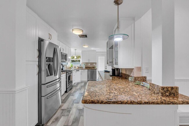 Building Photo - 530 NE 17th St