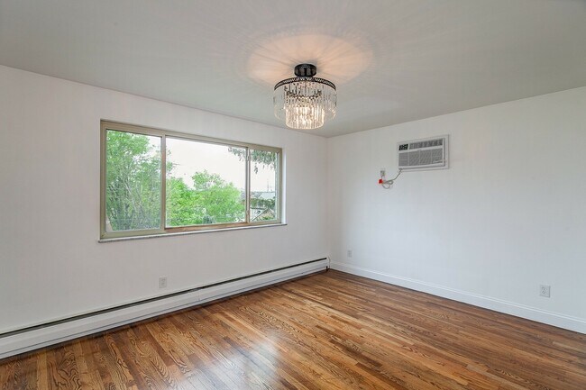 Photo - 2308-2312 Harper Avenue