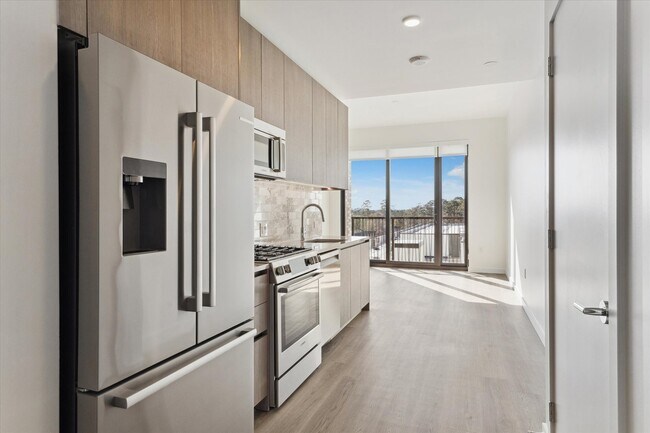 Building Photo - 1 Riva Row Unit 715