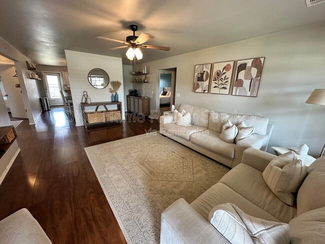 Photo - 613 E Linden Ln