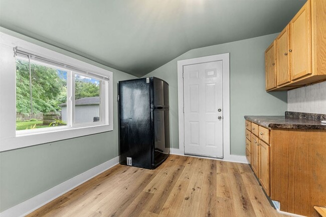 Photo - 1060 W 10th Ave