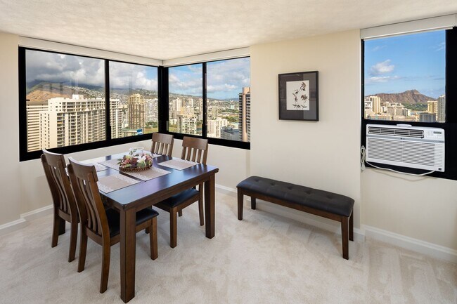 Photo - 2 bedroom, 2 Bath Condo with BEAUTIFUL Mountain, Ocean, and Diamond Head Views.