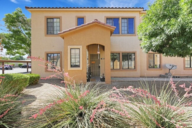 Building Photo - 2 bed/2 bath condo in a gated community