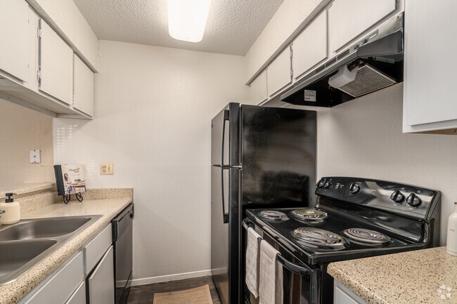 1BR, 1BA - 556SF - Kitchen
