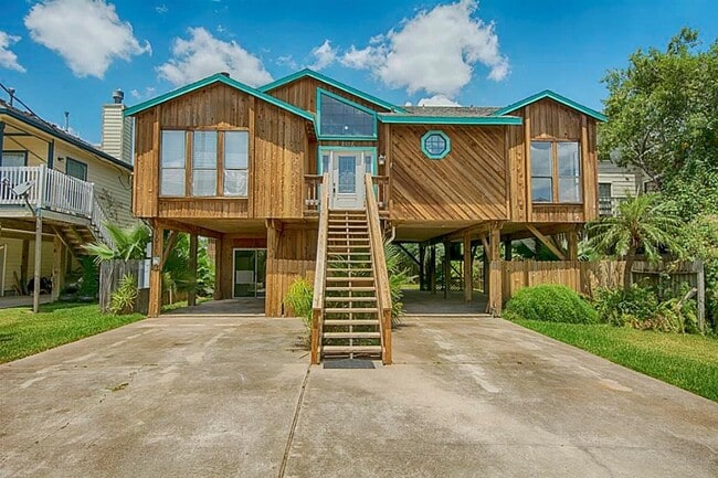 Building Photo - 2122 Fenwood St