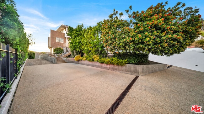 Photo - 2915 Tuna Canyon Rd