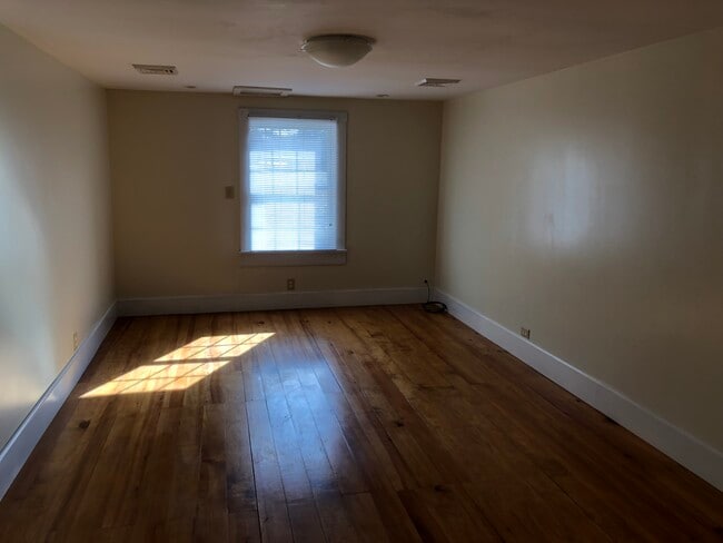 Photo - 681 Kinderhook Pike