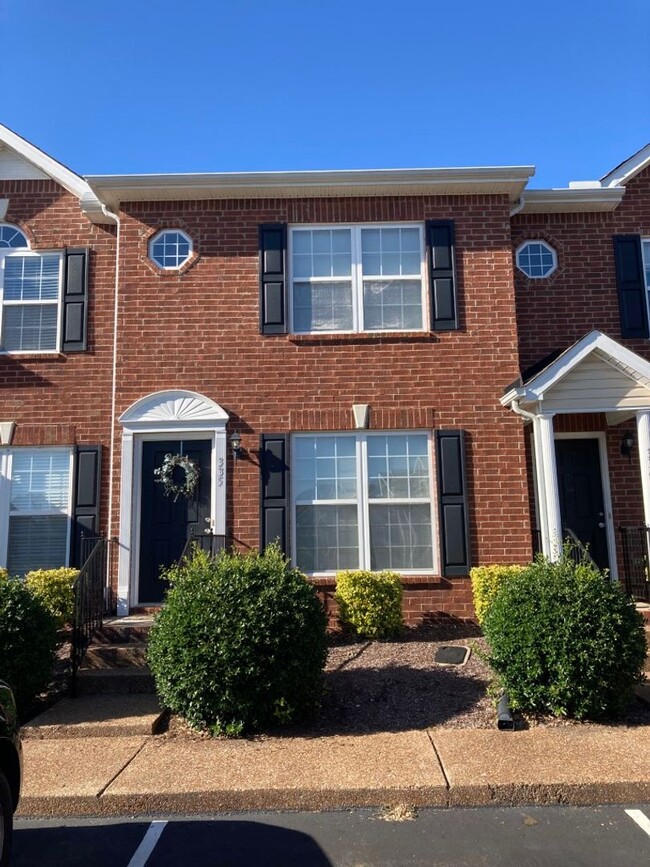 Building Photo - MOVE IN SPECIAL $300 off one month's rent ... Rental