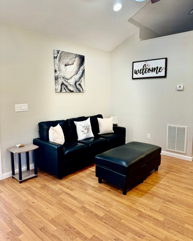 Photo - 37 Coyote Rd