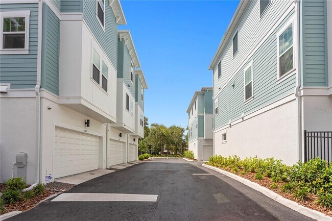 Photo - 114-121 21st St N