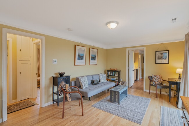 Building Photo - 6718 SW 36th Ave Rental