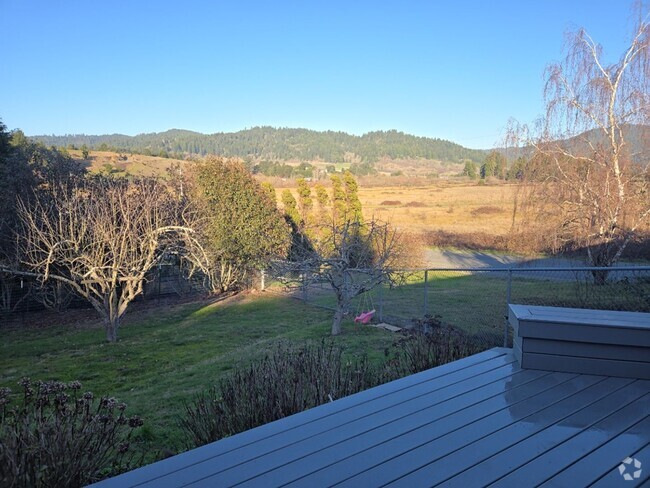 Building Photo - Stunning Hydesville homestead!