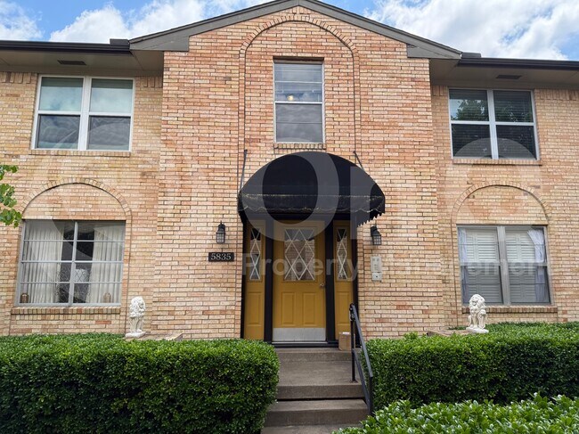 Building Photo - 5835 Sandhurst Ln