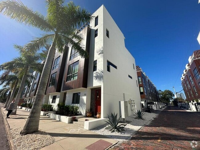 Building Photo - 136 8th St N Rental