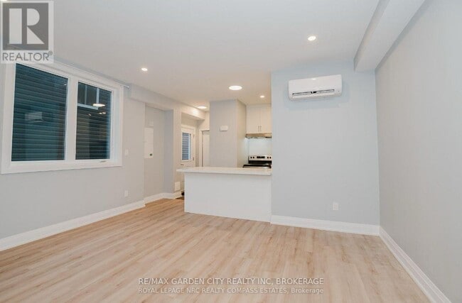 Photo - 105 Southworth St N