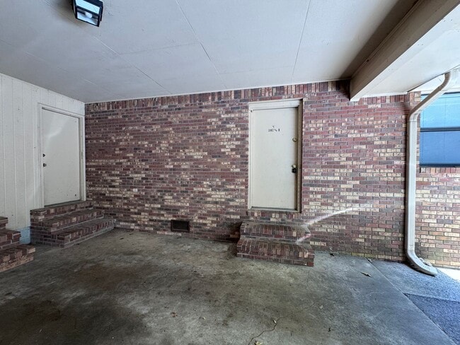 Building Photo - 1802 1/2  Monroe Street Unit 1802 1/2 Monroe Street B