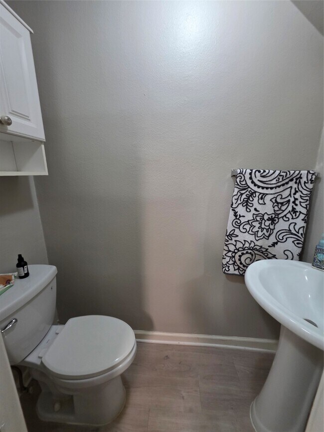 Photo - 1809 Saxony Ln