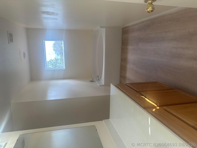 Photo - 1673 SW Schleicher Ln