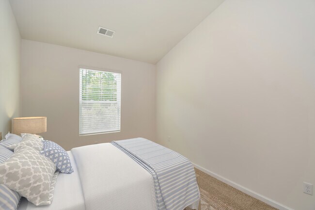 009-photo-bedroom-14582833