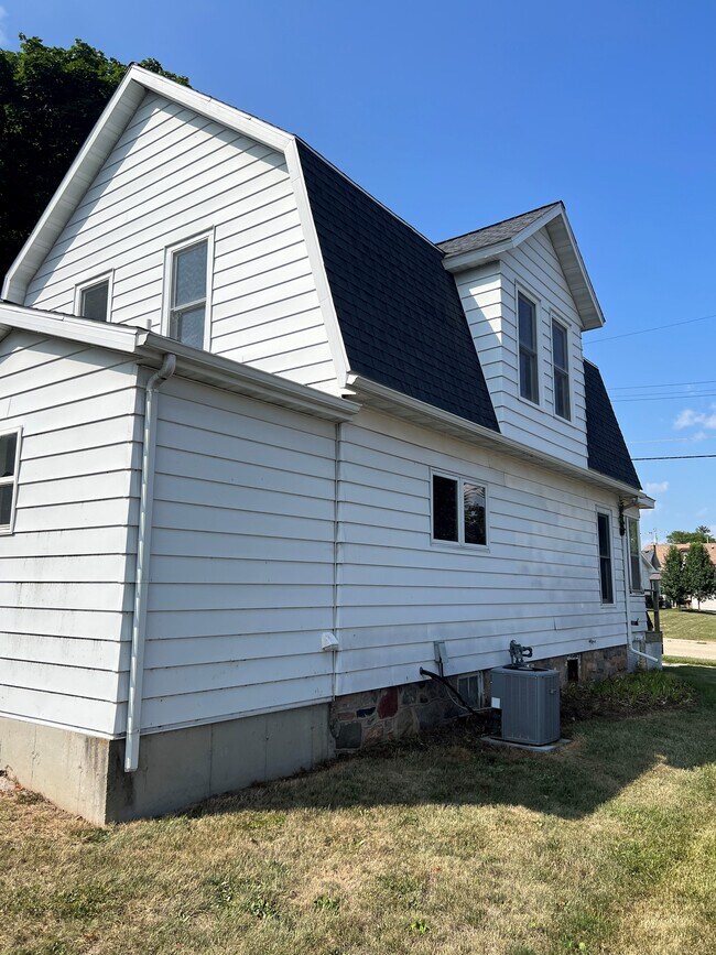 Photo - 111 Farnham St