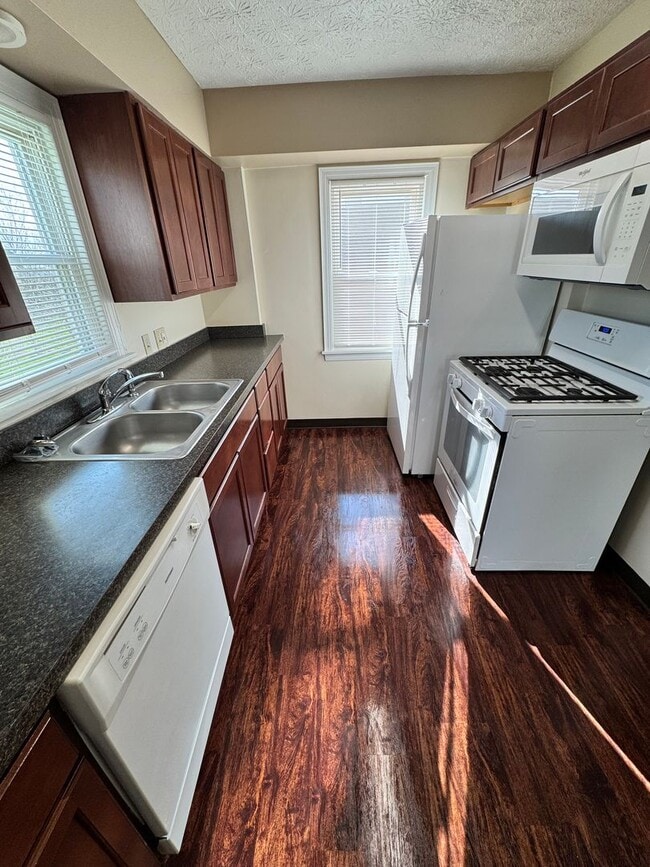 Photo - 625 Churchill Rd